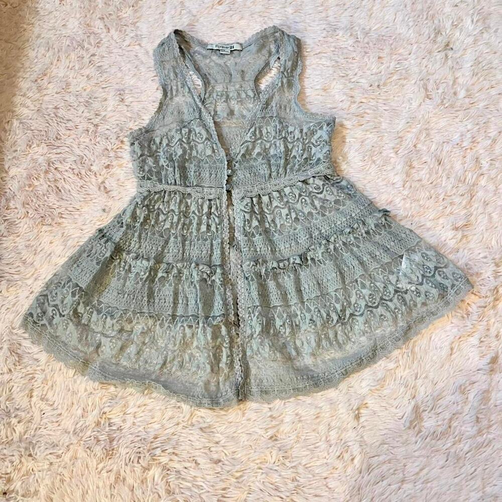 Forever 21 Lace Tiered Sleeveless Top in Light Gray